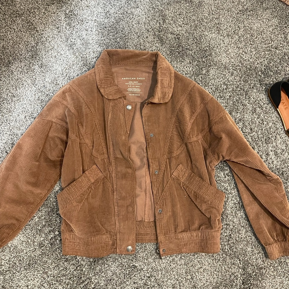American Eagle corduroy jacket. Purple colored. Size XS. Perfect condition.